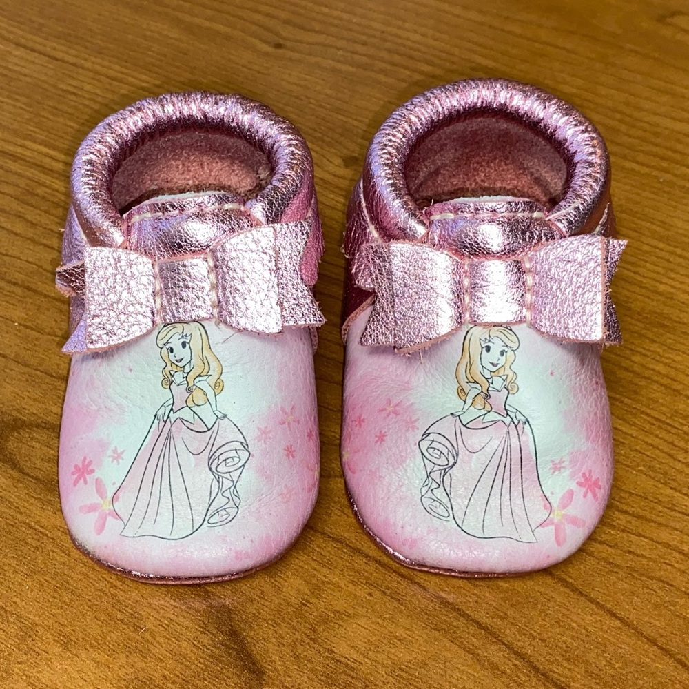 Watercolor Aurora bow moccs